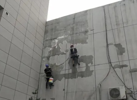 榕江楼顶漏水维修公司分享下榕江外墙防水的注意事项